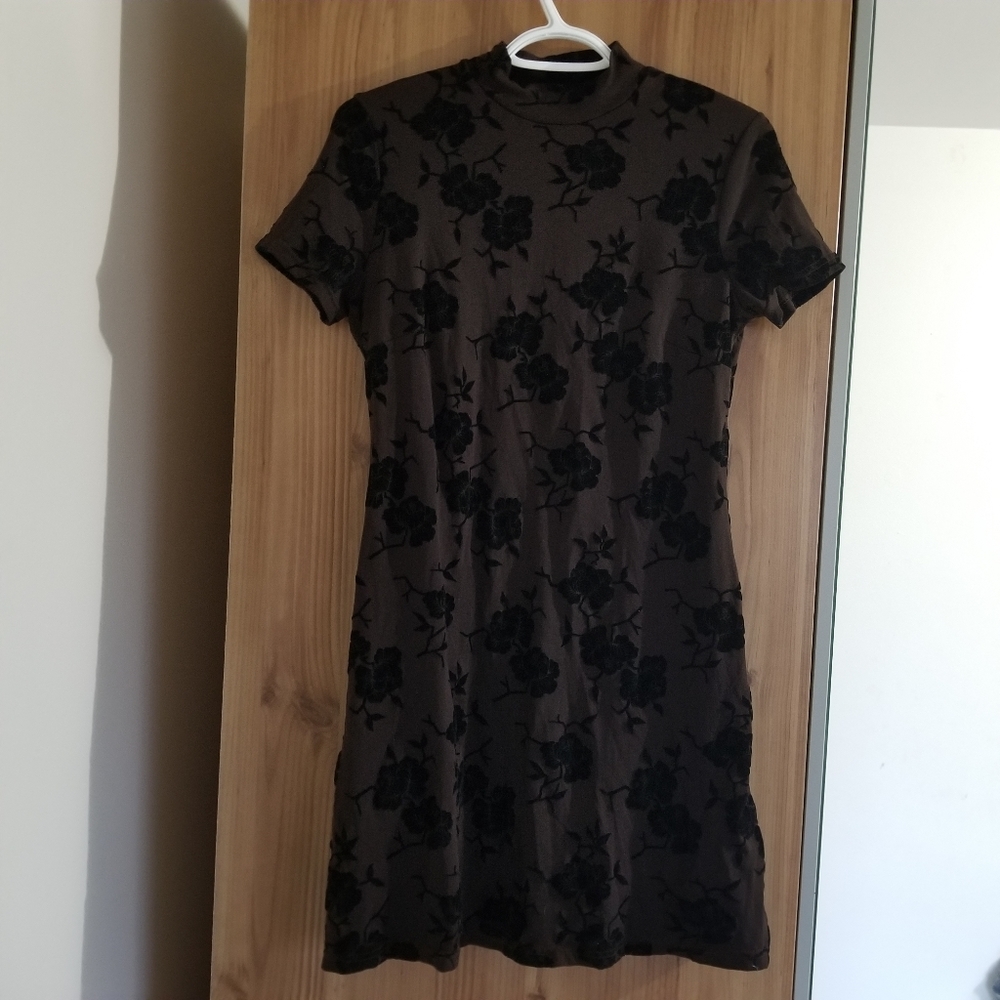 Brown dress with black velvet detail